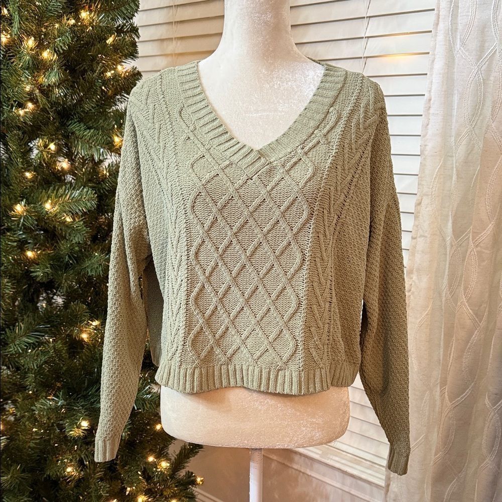 Hollister Cropped Cable Knit Sweater Sage Green V-Neck Size Small